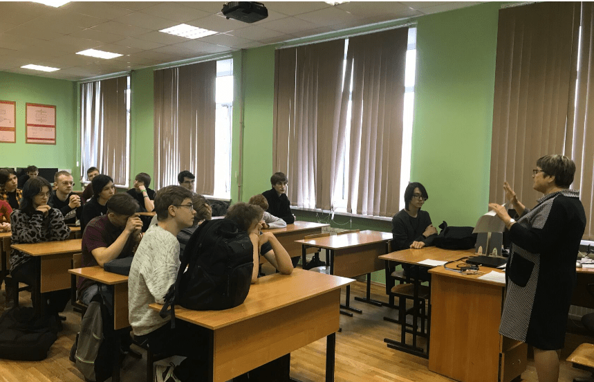 Ученики 9-11 классов приняли участие в Олимпиаде по программированию в рамках фестиваля «Код» от ЦДТТЮ Московского района