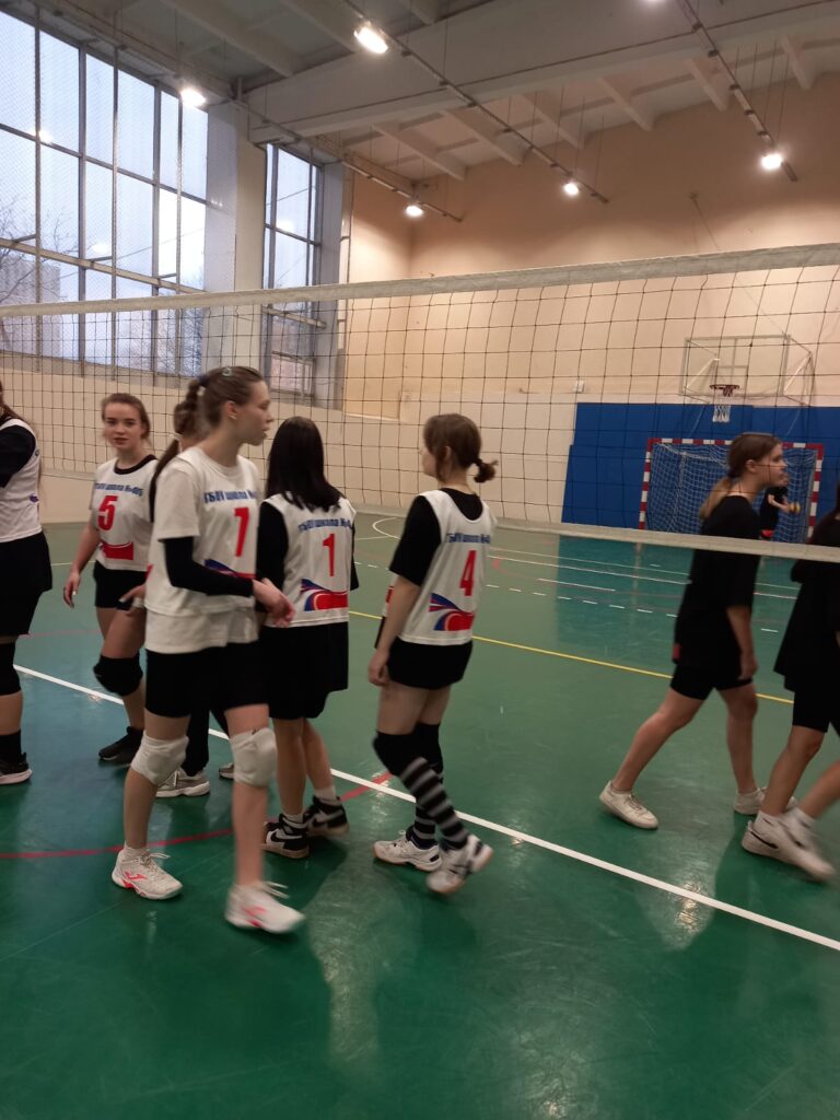 Команда девочек по волейболу ШСК вышла в полуфинал Первенства района