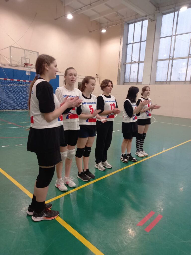 Команда девочек по волейболу ШСК вышла в полуфинал Первенства района