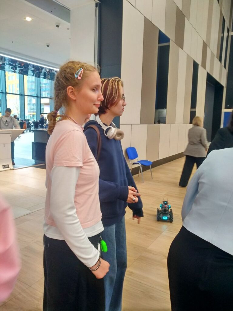 Экскурсия 11А класса ГБОУ школы №485 в Экспофорум: знакомство с вузами и образовательными возможностями