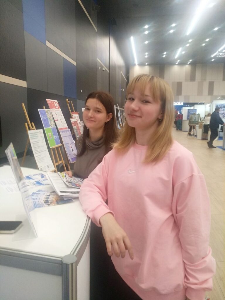 Экскурсия 11А класса ГБОУ школы №485 в Экспофорум: знакомство с вузами и образовательными возможностями