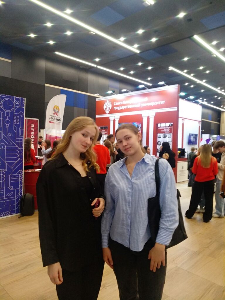 Экскурсия 11А класса ГБОУ школы №485 в Экспофорум: знакомство с вузами и образовательными возможностями