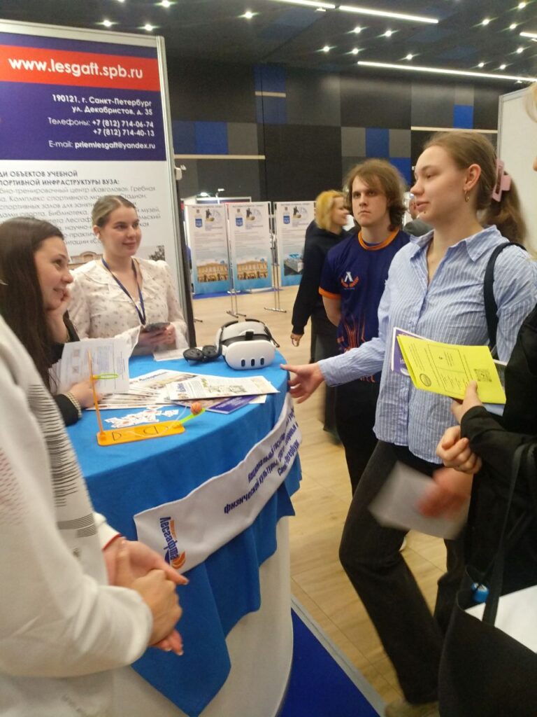 Экскурсия 11А класса ГБОУ школы №485 в Экспофорум: знакомство с вузами и образовательными возможностями