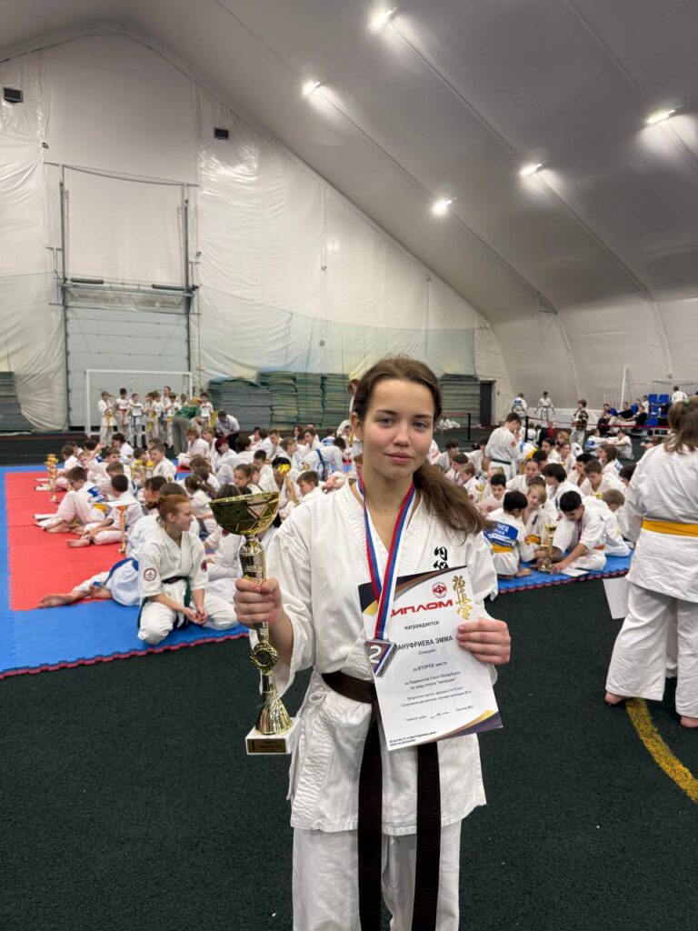 Поздравляем каратистов школьного спортивного клуба