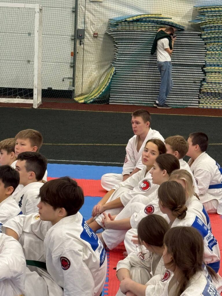 Поздравляем каратистов школьного спортивного клуба