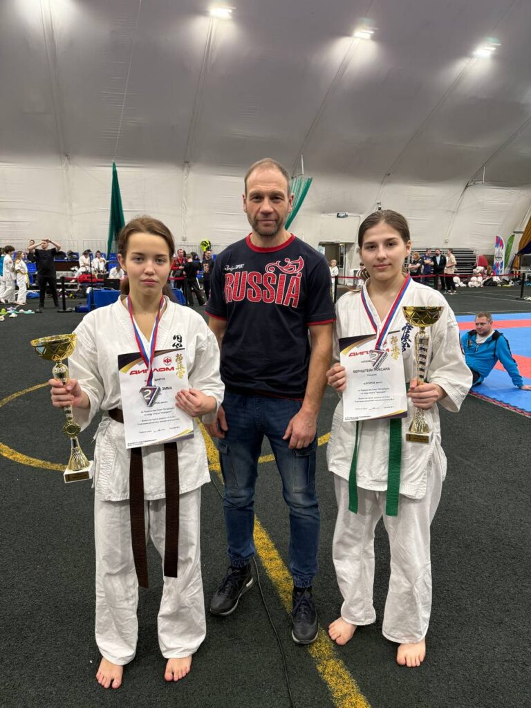 Поздравляем каратистов школьного спортивного клуба