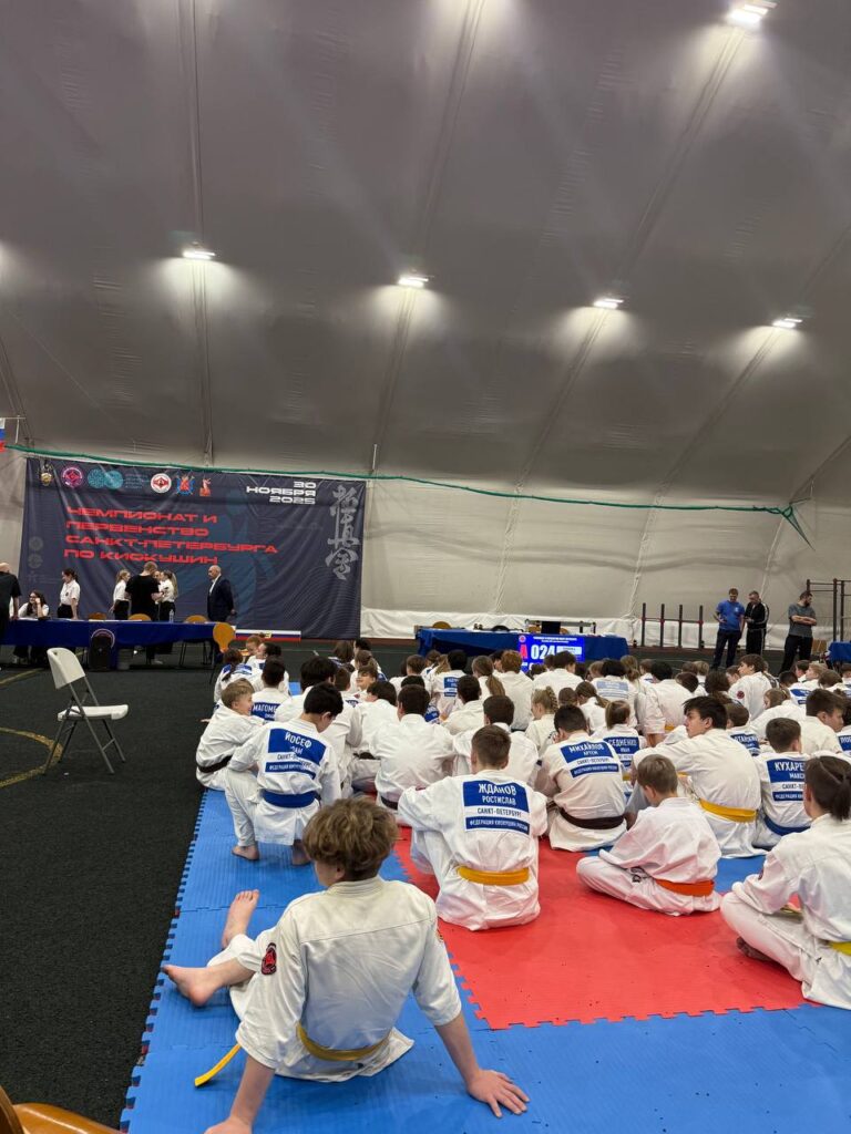 Поздравляем каратистов школьного спортивного клуба